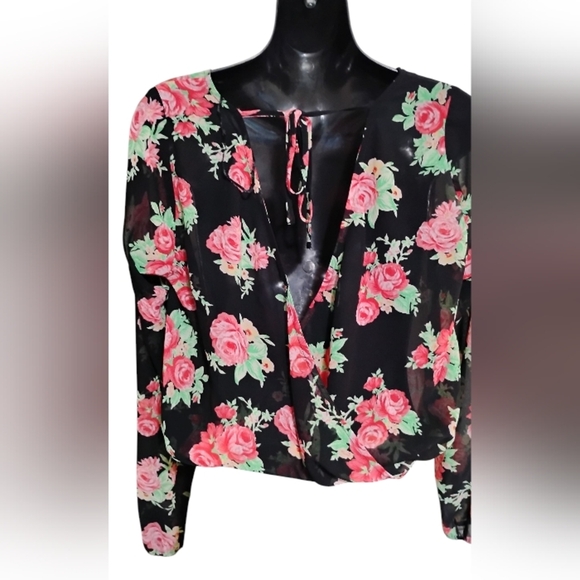 GUESS | ROSESROSESROSES 🌹 Sheer Long Sleeve Cropped Top & Open V Back Medium - Picture 3 of 10